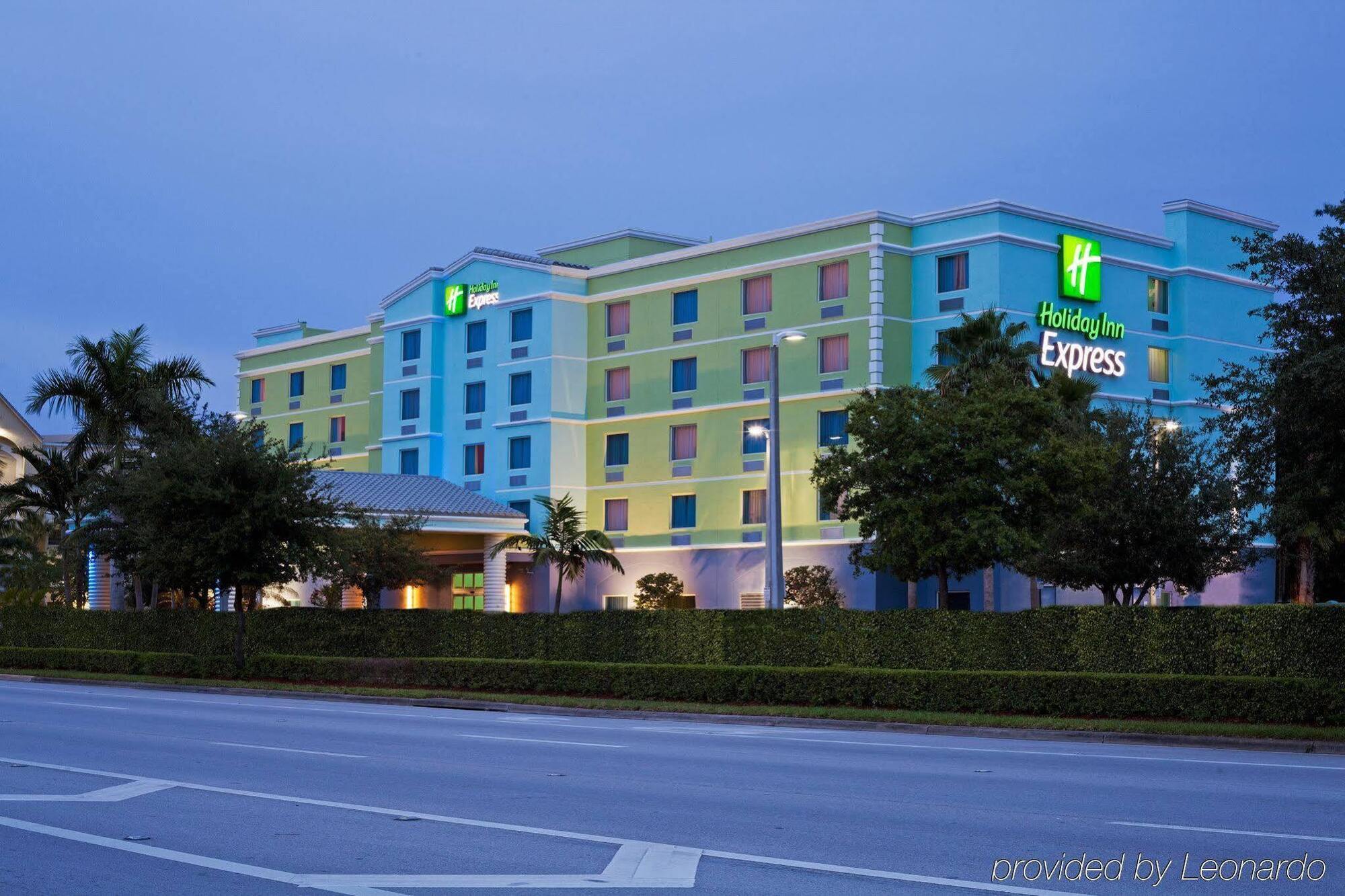 Holiday Inn Express Hotel & Suites Fort Lauderdale Airport/Cruise Port, An Ihg Hotel Exterior photo